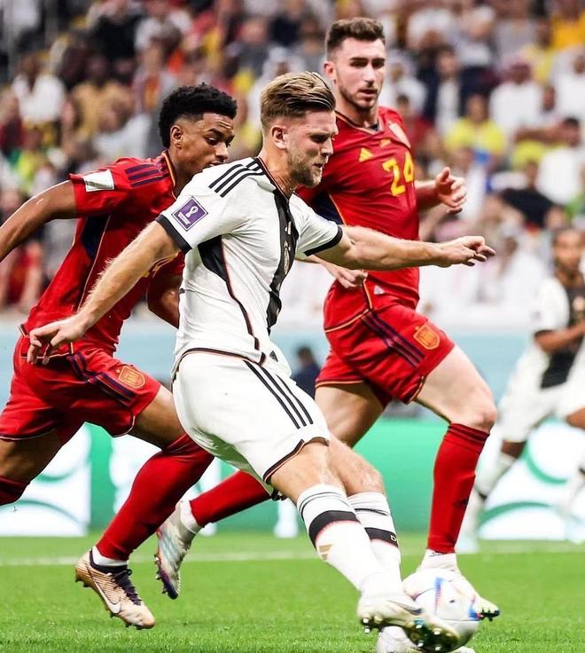 李霄鹏刚跟海牛队续约！就为俱乐部完成五笔重量级签约，值得期待（李霄鹏与海牛续约后火速拍板五笔重磅引援，未来可期）