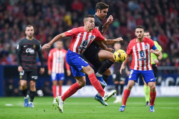 曼联队长B费已确定因腿筋受伤将缺席对阵纽卡斯尔联的比赛（曼联队长B费腿筋受伤，确定缺席与纽卡斯尔联一战）