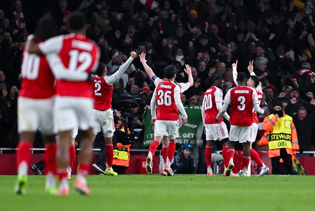 掘金约基奇豪取三双助球队连胜（约基奇砍下三双，助掘金延续连胜）