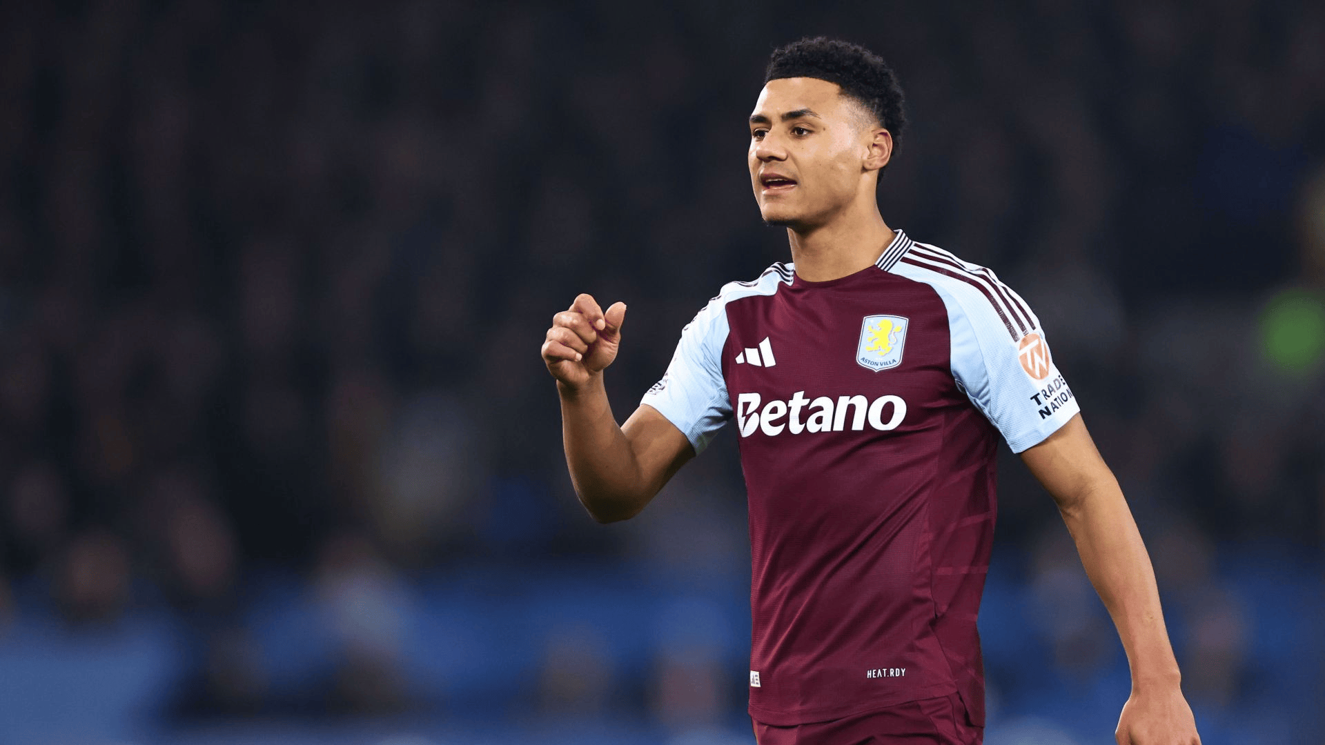 求战心切，安东尼因自己红牌停赛无法出战塞维利亚德比而落泪（红牌停赛无缘塞维利亚德比，求战心切的安东尼落泪）