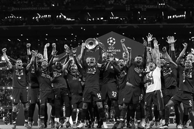 斯洛特：萨拉赫有权不满但不该向媒体说 俱乐部需要做出处理