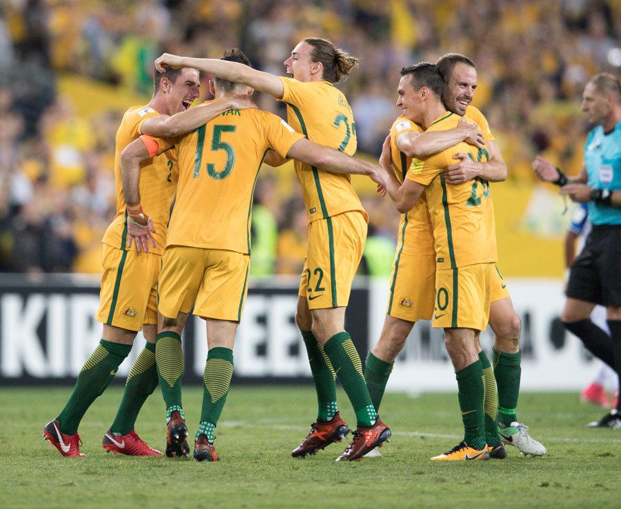 斯洛特：这点球在英超可能不会判；萨拉赫？今晚属于在场球员（斯洛特：这点球英超未必判；谈萨拉赫：今晚主角是出场球员）