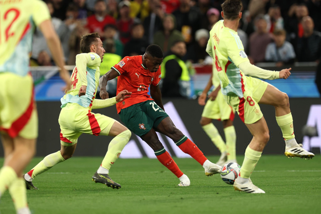 多古：纽卡中场组合控制力极强，比赛关键是身体对抗和二点球（多古：纽卡中场掌控力十足，胜负关键在身体对抗与二点争夺）