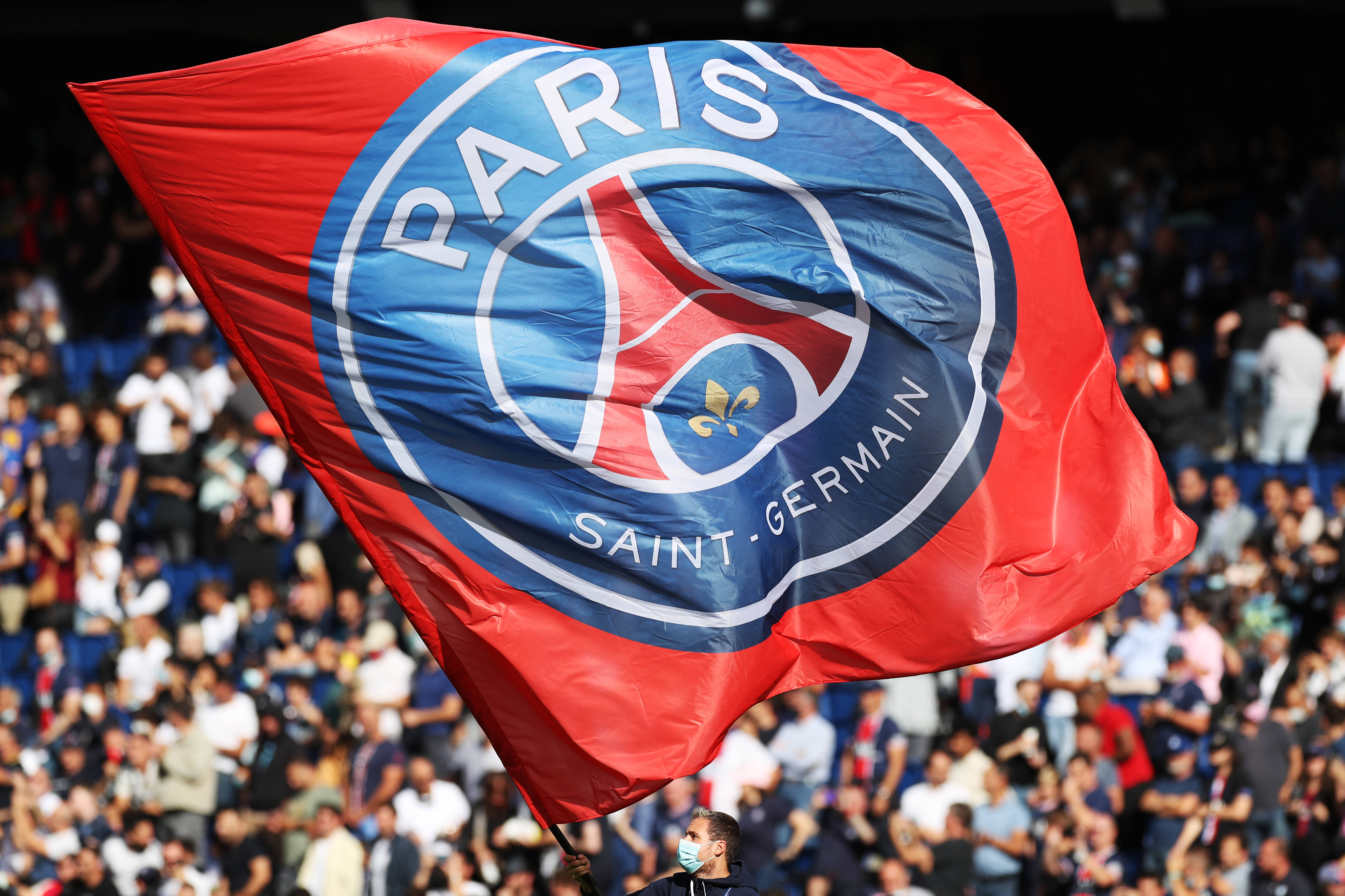 萨拉赫骂街利物浦，曼联传奇鲁尼表示，他和穆帅的处理方式更好（萨拉赫怒斥利物浦，曼联名宿鲁尼称他与穆里尼奥的处置更胜一筹）