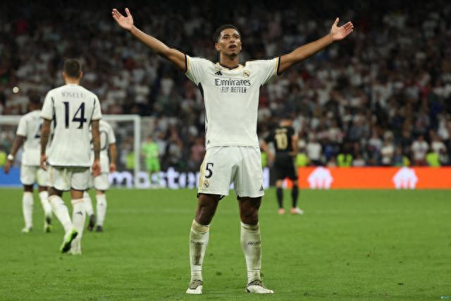 区域防守在足球战术中有什么作用，现在跟原来有哪些不同？（足球战术中的区域防守：作用解析与演变对比）