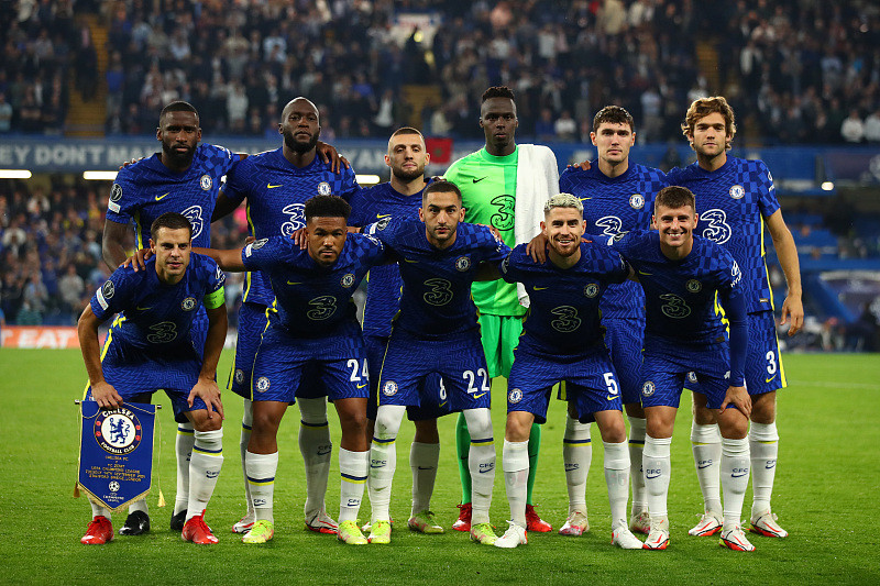 欧文突破防守送出关键助攻（欧文穿透防线妙传制胜）