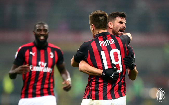 内蒙古多地滑雪场“开板”迎客，冬季旅游迅速升温（内蒙古多地滑雪场陆续开放迎客，冬季旅游热度攀升）