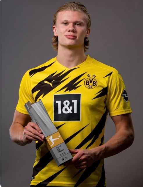 拜仁慕尼黑客场大胜沙尔克04（拜仁慕尼黑客场横扫沙尔克04）