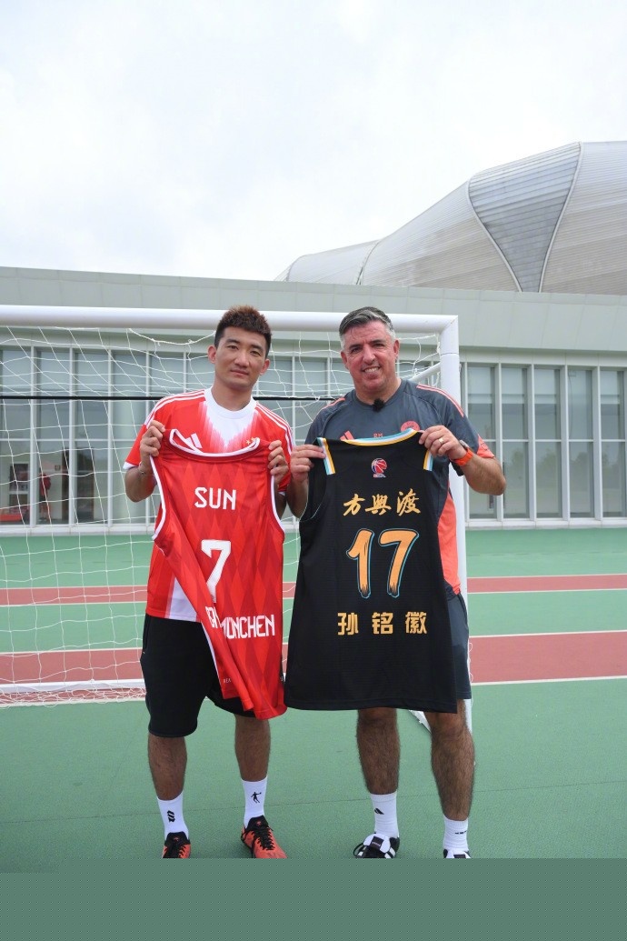 图拉姆：大家都说国米更强，但米兰有优秀球员和最强门将之一（图拉姆：外界普遍看好国米更强，但米兰同样拥有出色球员与足坛顶尖门将之一）