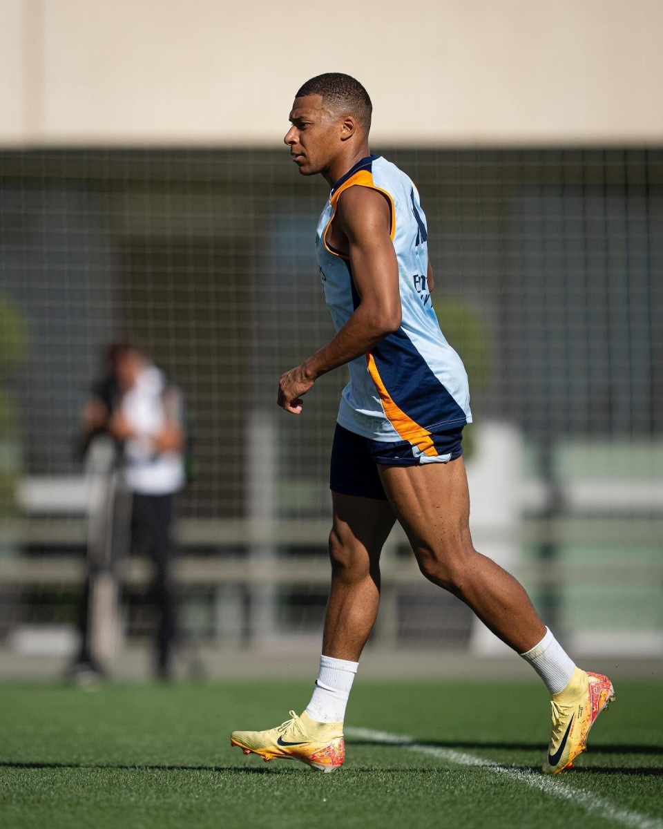 官方：孔蒂当选2025意足球盛典最佳教练，那不勒斯最佳俱乐部（官方确认：孔蒂获评2025年意大利足球盛典最佳教练，那不勒斯荣膺最佳俱乐部）